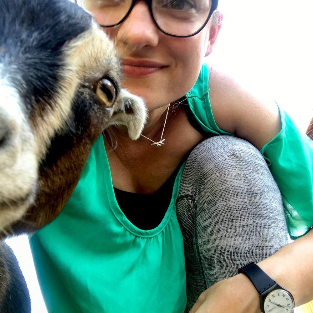 Meet your Posher, Caresse